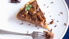 Чийзкейк с течен шоколад без печене