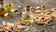 Масло от кедрово дърво помага при пърхот 