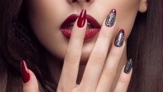 Идеи за празничен маникюр в червено 