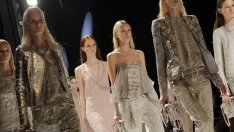 Металик оттенъци в модата за пролет-лято 2014 (галерия)