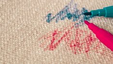 Как да премахнем упоритите петна от мебелите