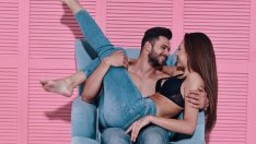 Секс пози, които можете да изпълните на стол