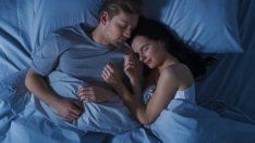 Защо е здравословно да спиш до любим човек?