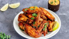 Пилешки крилца и бутчета с ароматни подправки