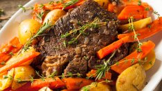 Телешко с моркови и лук в мултикукър