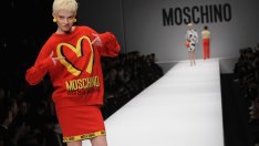 Колекция на Moschino с вдъхновение от fast food-а