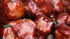 Кюфтенца в сладко-кисел сос с тиквички 