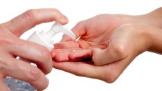 Уханен домашен дезинфектант за ръце с етерични масла