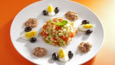 Тунизийска салата с риба тон и яйца