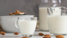 Ползи и вреди от ежедневната консумация на бадемово мляко