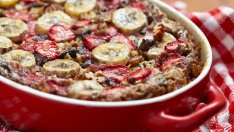 Печени овесени ядки с шоколад, ягоди и банан