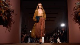 Ferragamo за пролет/лято 2027: Кожа, цветове и класически силуети  (+Снимки)