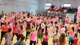 Над 1000 души от цяла България танцуваха в подкрепа на борбата с рака на гърдата 