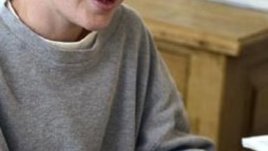 Поп гърми хлапета в сайт за игри