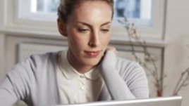 Модерните майки следят децата си в Интернет