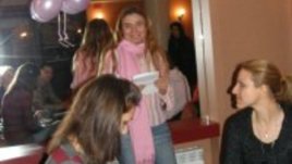 Любовта е...