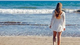 Как да предпазим косата от слънцето, солта и хлора през лятото? 