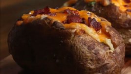 Пълнени картофи с бекон и чедър