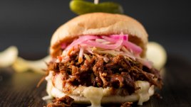 Сандвич Слопи Джо с телешко