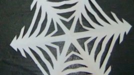 Как се изрязват хартиени снежинки