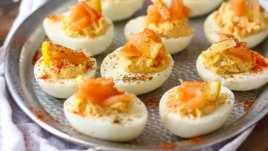 Пълнени яйца с пушена сьомга