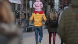 Бащите вече ще имат право на 2 месеца платен отпуск за гледане на дете