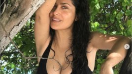 Салма Хайек – прелестна и на 52 години