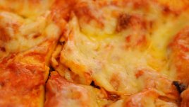 Запечено ястие с кайма, пюре и кашкавал