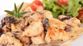 Пилешко със сметанов сос и гъби