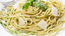 Спагети със сос песто