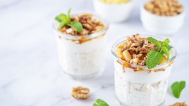 Десерт с маскарпоне, мед и орехи