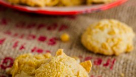 Кокосови бисквити с корнфлейкс и овесени ядки