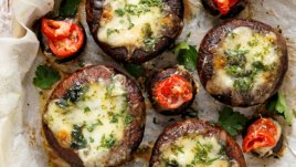 Пълнени гъби с домати и моцарела