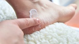 7 начина да се справите с напуканите пети през зимата 