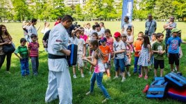 Каратисти и ученици отпразнуваха Деня на детето с тренировка по карате 