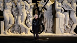 Мадона се появи на Седмицата на модата в Париж (+Снимки)