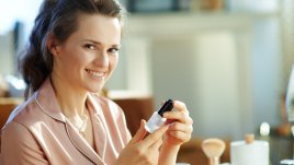 6 етерични масла за стресирана кожа с бръчки