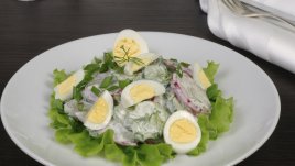 Великденска салата с кисело мляко