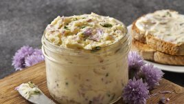 Разядка с карамелизиран лук и аншоа