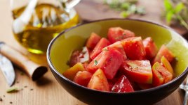 Салата с домати и розмарин 