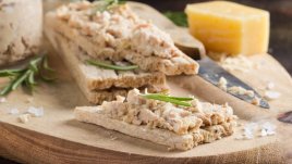 Дип с пушена скумрия