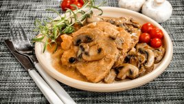 Сочни свински пържоли със сос Зингара