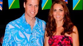 Принц Уилям и Кейт с подарък за бебето на Рийз Уидърспун