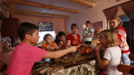 Властите порицаха училищна готвачка, че готви здравословно