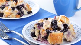 Използвайте стария хляб за пудинг с боровинки