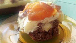 Лесен сладкиш с пудинг и праскови 