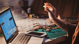 Кои камъни ни предпазват от въздействието на електронните устройства