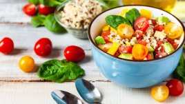 Салата със спанак и киноа
