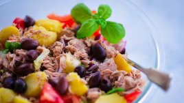 Италианска салата с картофи и риба тон 