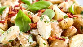 Картофена салата с бекон и дресинг